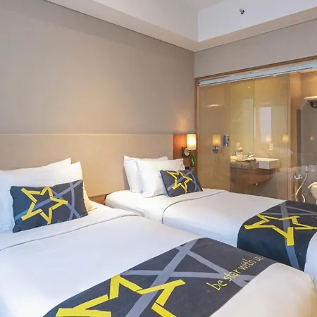 Yellow Star Ambarukmo Hotel Pakualaman Exterior photo